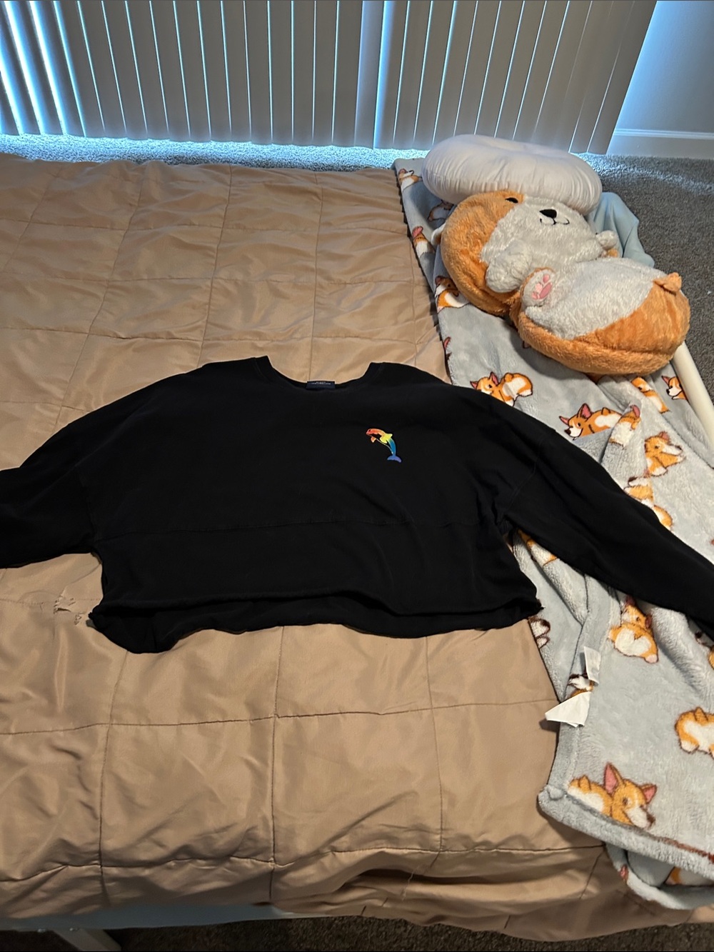 Black Cropped Long-Sleeve Tee with Colorful Parrot Embroidery